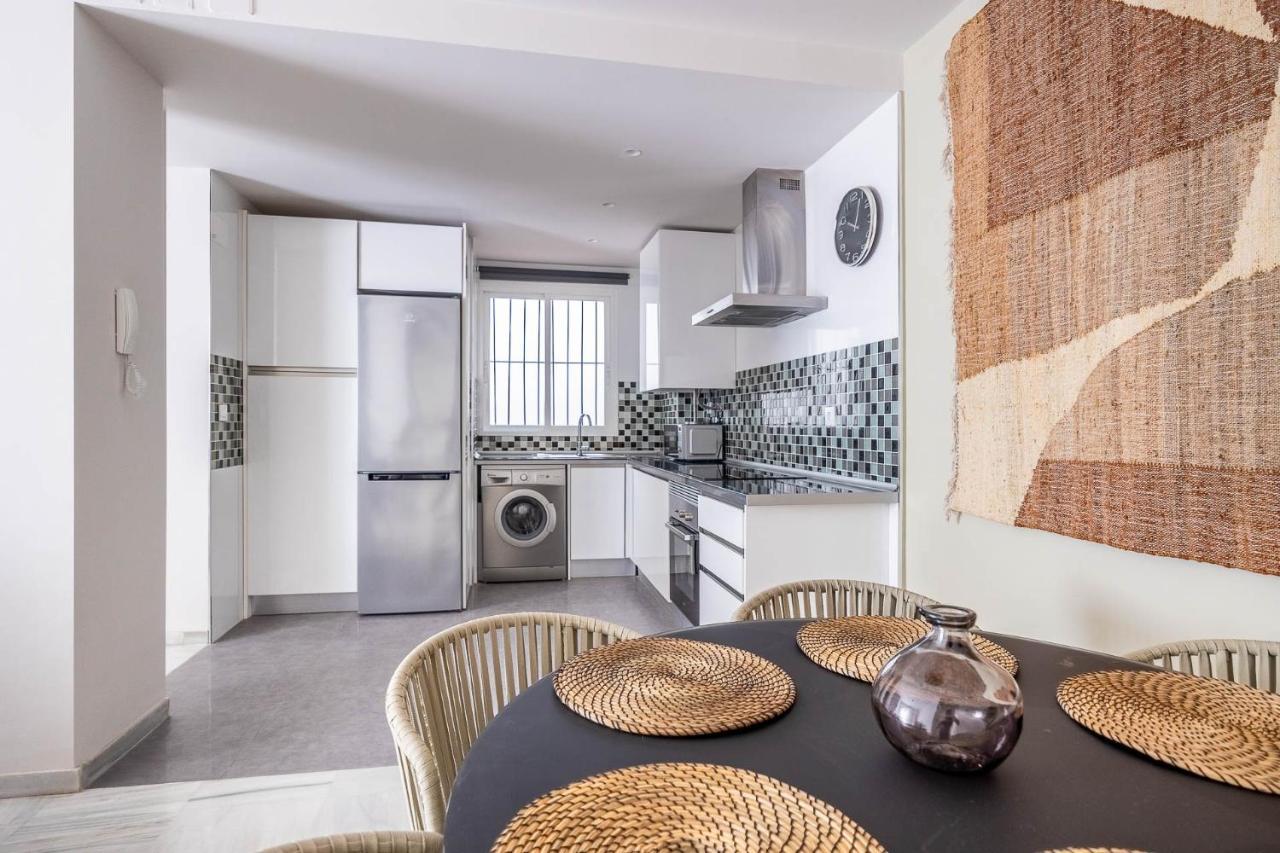 Amplisimo Apartamento De Diseno Nuevo En El Corazon De Triana, Parking Included Seville Exterior photo