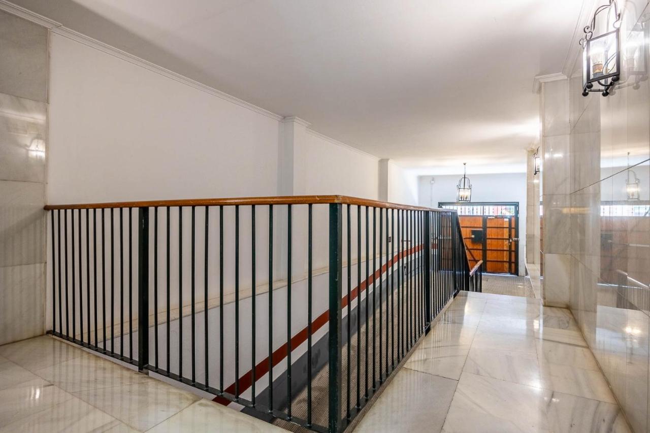 Amplisimo Apartamento De Diseno Nuevo En El Corazon De Triana, Parking Included Seville Exterior photo